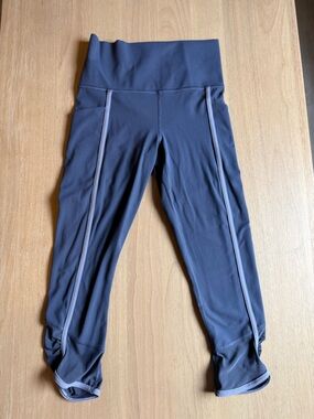 Athleta Salutation Stash Pocket II Capri Blue XS